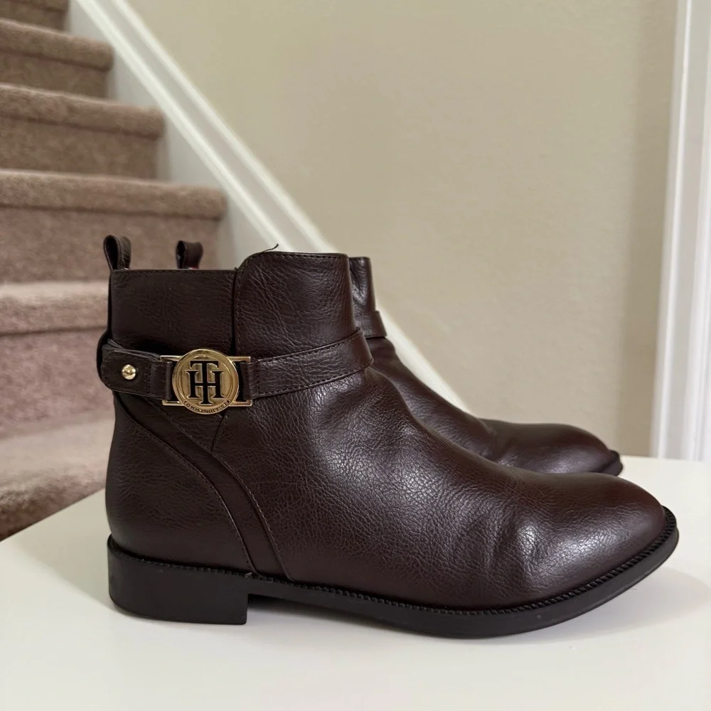 Tommy Hilfiger Dark Brown Leather Rumore Ankle Boot with Gold Hardware Size 8.5